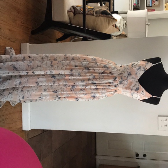 Backless Maxi Dress - Picture 2 of 4